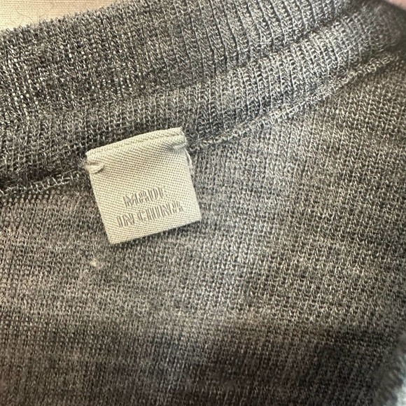 VINCE 100% Wool‎ Sweater Women’s S Gray V-neck Long Sleeve Knit Slouchy Neutra - Picture 11 of 12